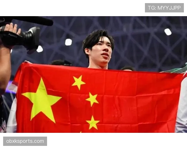 张博恒路边吃烤串那表情,和领奖台上完全不是一个人 张博恒路边吃烤串那表情,和领奖台上完全不是一个人