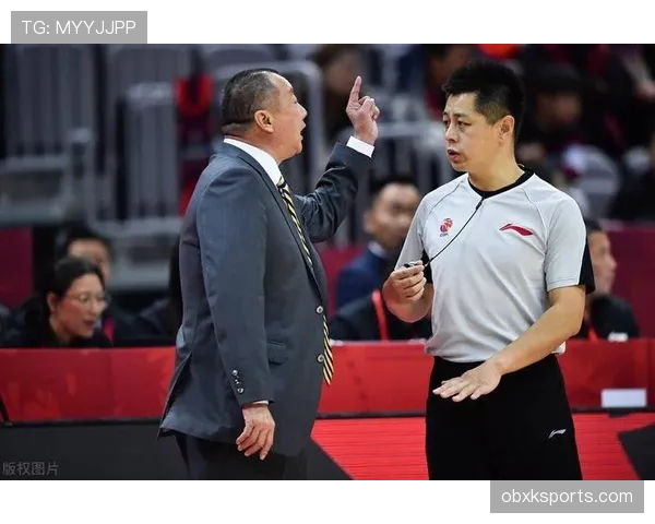 裁判哨音在比赛中的判罚含义与停止恢复比赛的关键判定 裁判哨音在比赛中的判罚含义与停止恢复比赛的关键判定